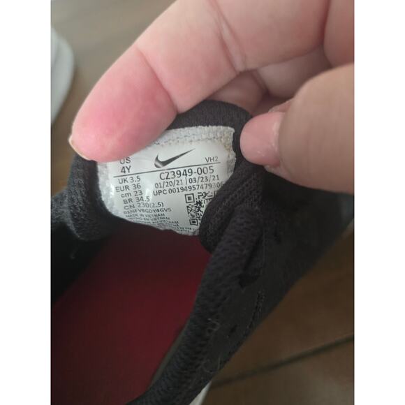 Boys Nike‎ Sneakers size 4Y - Picture 5 of 6